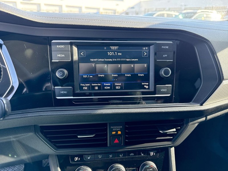 Volkswagen Jetta Vehicle Full-screen Gallery Image 20