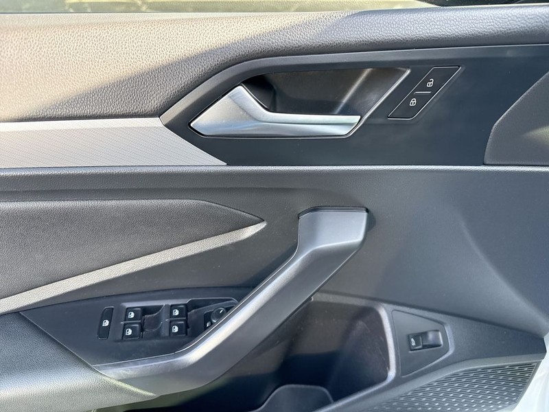 Volkswagen Jetta Vehicle Full-screen Gallery Image 30