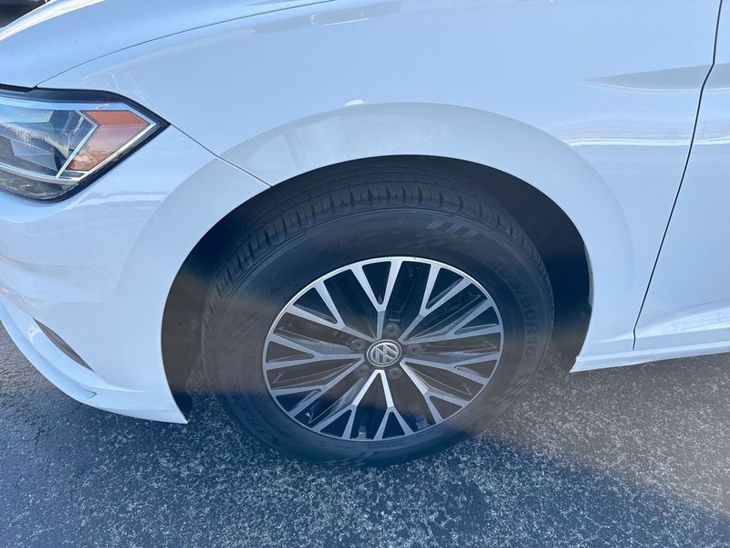 Volkswagen Jetta Vehicle Full-screen Gallery Image 39