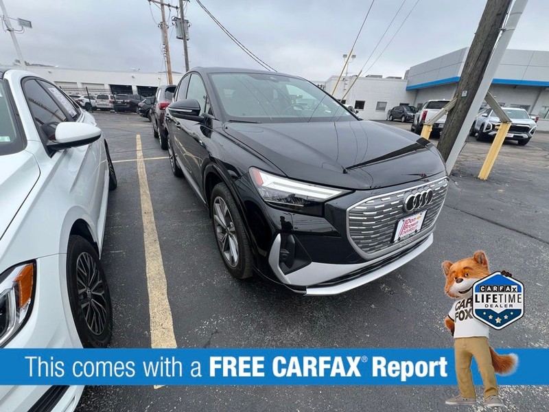 Audi Q4 Sportback e-tron Vehicle Full-screen Gallery Image 3