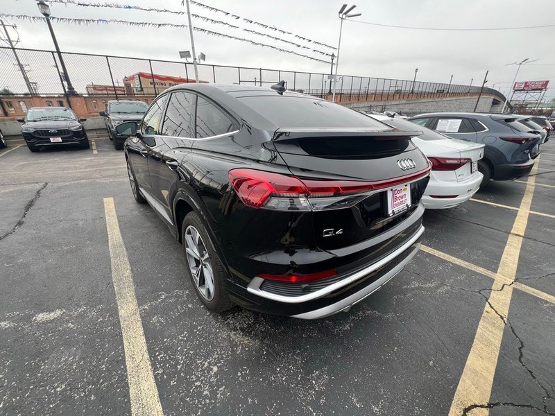 Audi Q4 Sportback e-tron Vehicle Full-screen Gallery Image 4