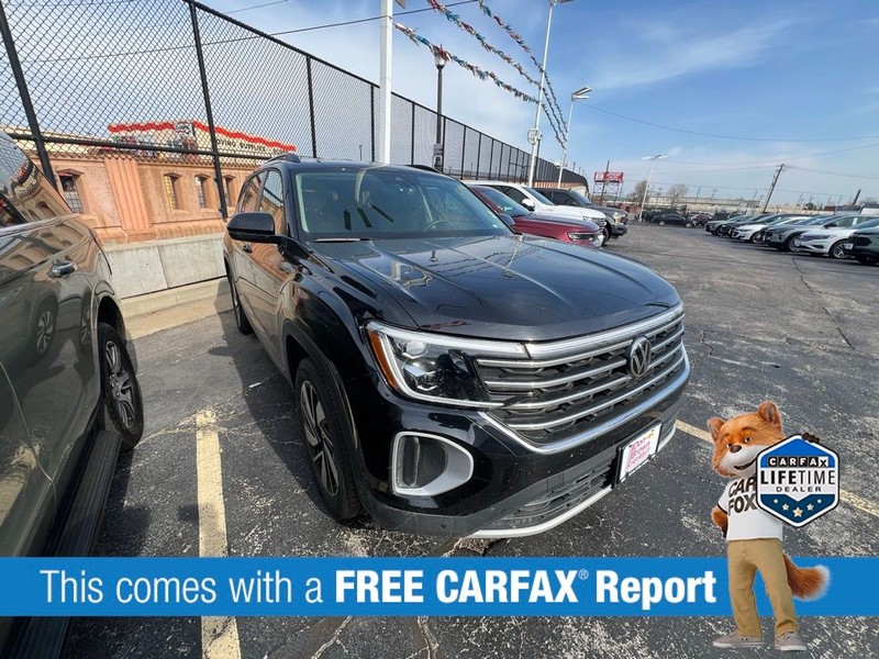 Volkswagen Atlas Vehicle Full-screen Gallery Image 3