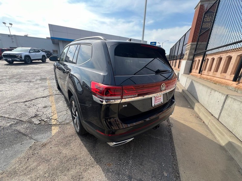 Volkswagen Atlas Vehicle Full-screen Gallery Image 4