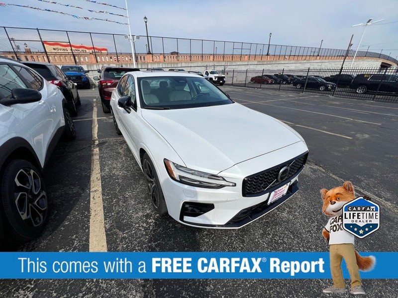 Volvo S60 Vehicle Full-screen Gallery Image 3