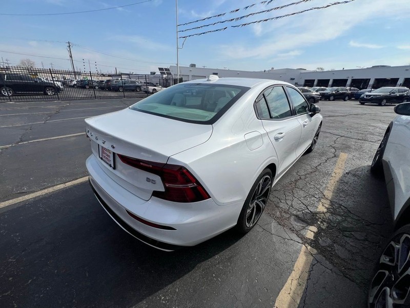 Volvo S60 Vehicle Full-screen Gallery Image 6