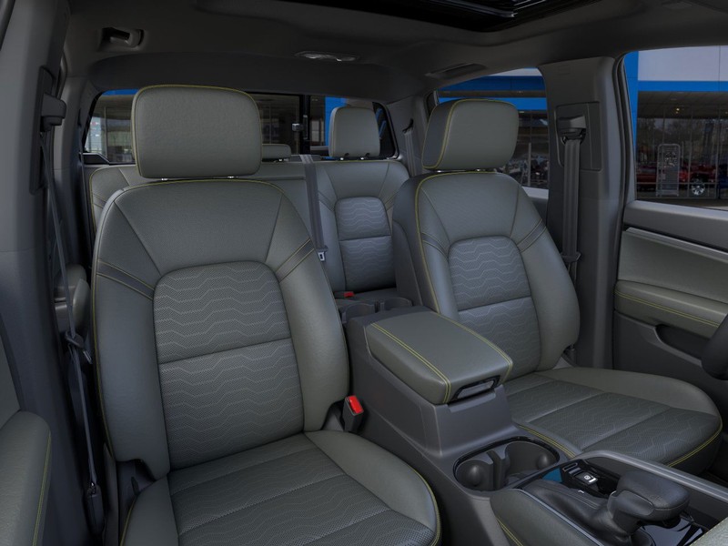 Chevrolet Colorado Vehicle Full-screen Gallery Image 16