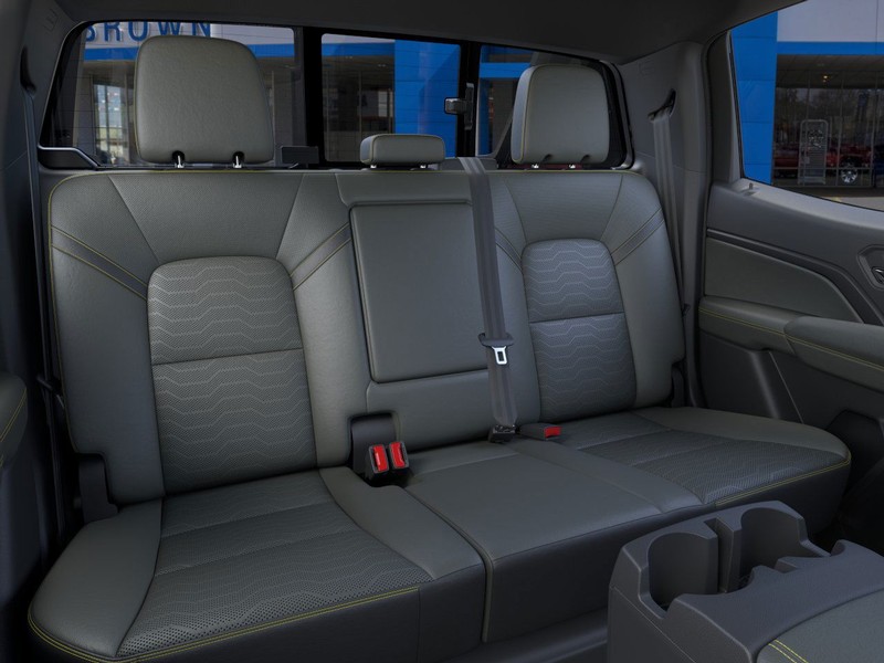 Chevrolet Colorado Vehicle Full-screen Gallery Image 17