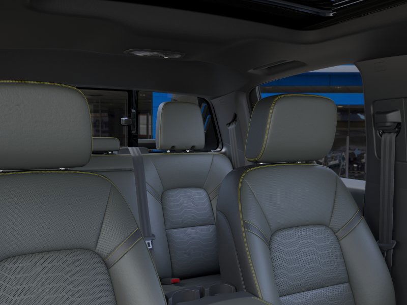 Chevrolet Colorado Vehicle Full-screen Gallery Image 24