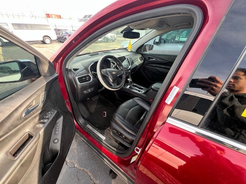 Chevrolet Equinox Vehicle Full-screen Gallery Image 7