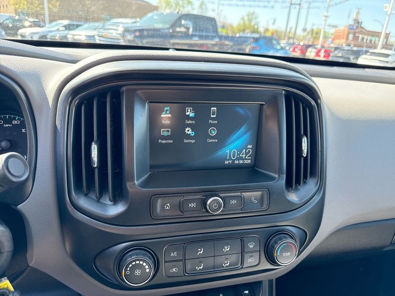 Chevrolet Colorado Vehicle Full-screen Gallery Image 15