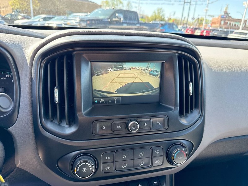 Chevrolet Colorado Vehicle Full-screen Gallery Image 16