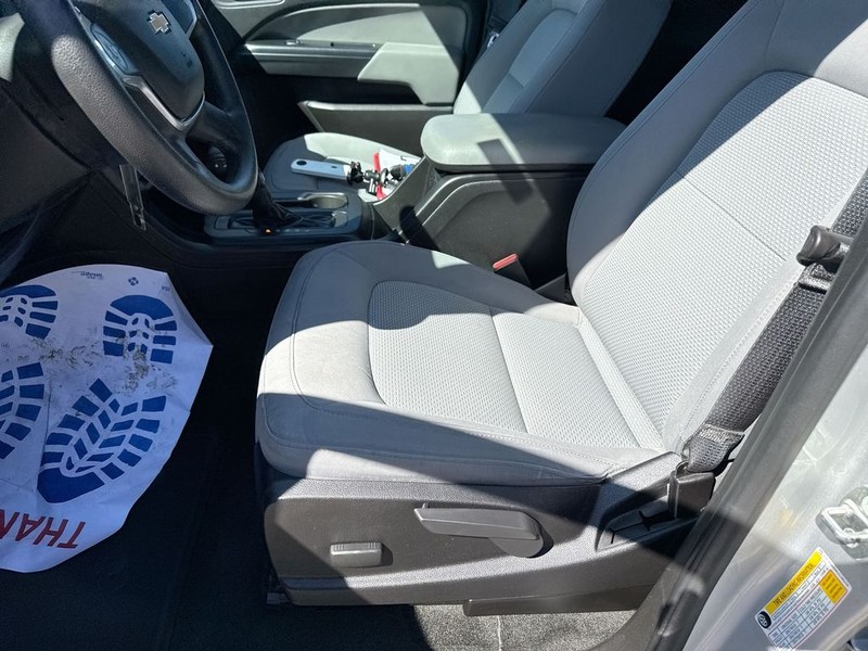 Chevrolet Colorado Vehicle Full-screen Gallery Image 19