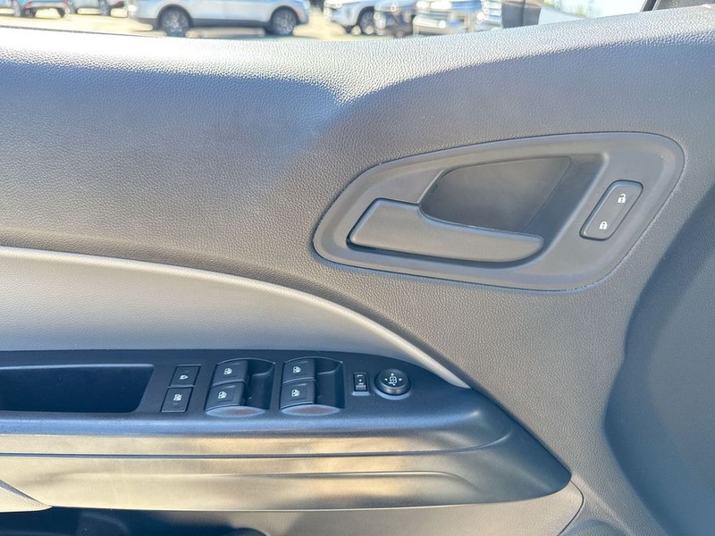 Chevrolet Colorado Vehicle Full-screen Gallery Image 23