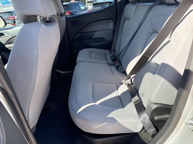 Chevrolet Colorado Vehicle Full-screen Gallery Image 24