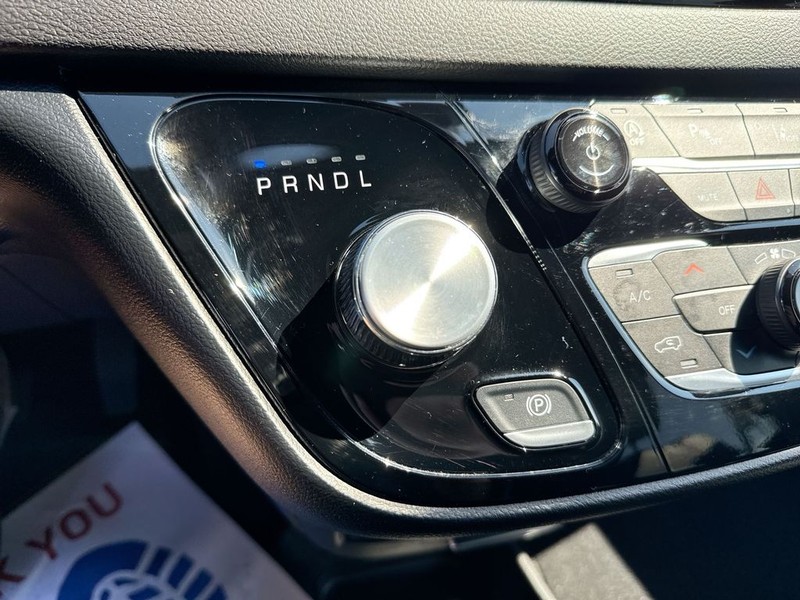 Chrysler Pacifica Vehicle Full-screen Gallery Image 22