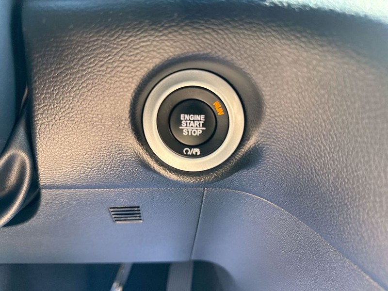 Chrysler Pacifica Vehicle Full-screen Gallery Image 23
