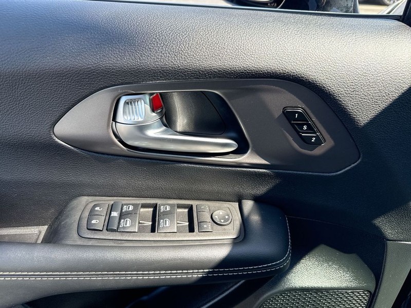 Chrysler Pacifica Vehicle Full-screen Gallery Image 29