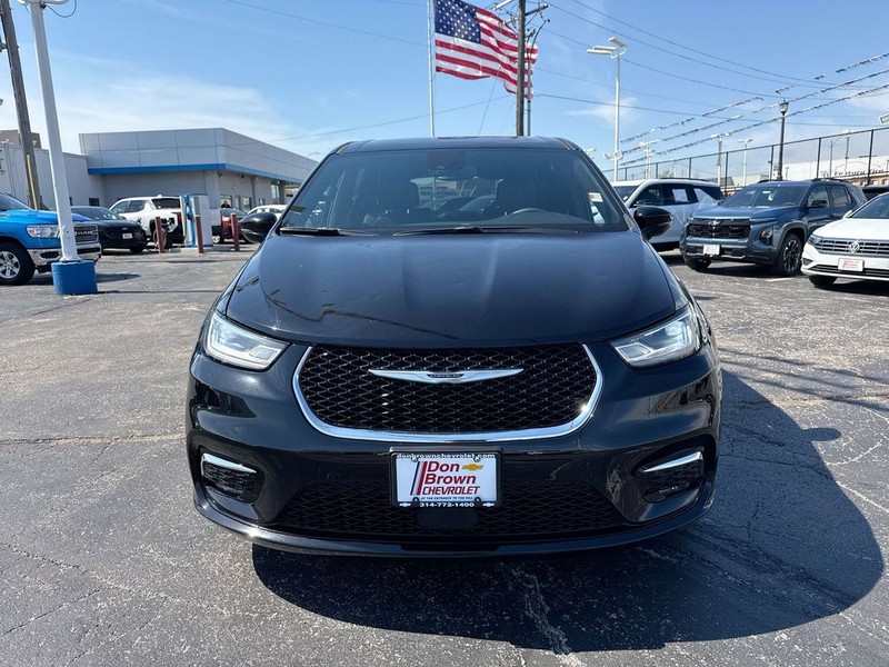 Chrysler Pacifica Vehicle Full-screen Gallery Image 35