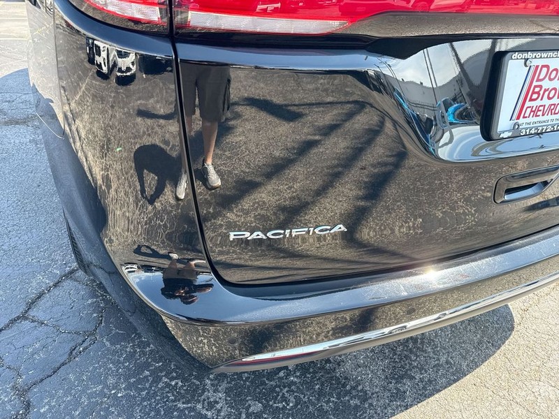 Chrysler Pacifica Vehicle Full-screen Gallery Image 37