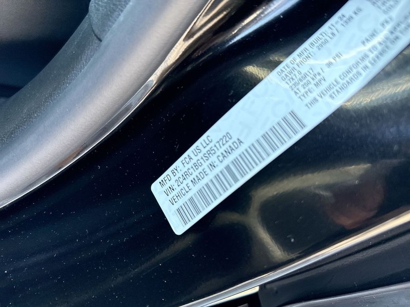 Chrysler Pacifica Vehicle Full-screen Gallery Image 39