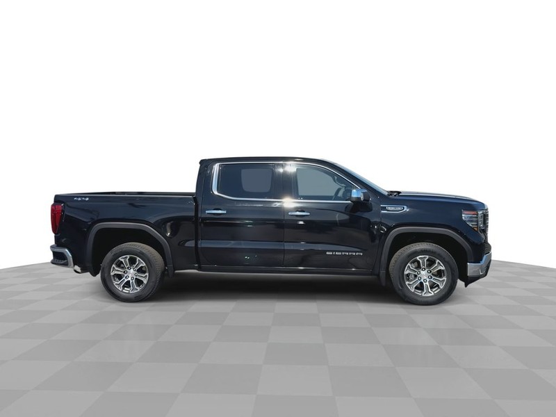 GMC Sierra 1500 Vehicle Full-screen Gallery Image 14