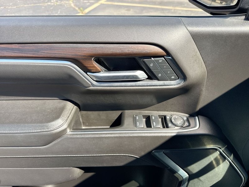 GMC Sierra 1500 Vehicle Full-screen Gallery Image 28