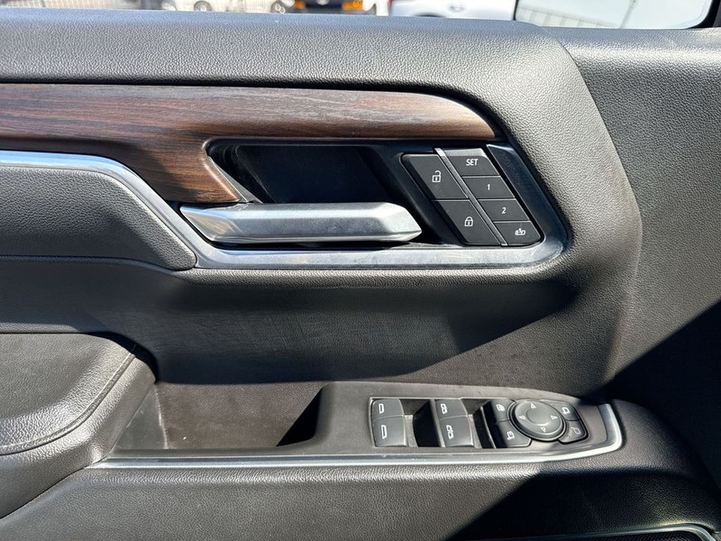 GMC Sierra 1500 Vehicle Full-screen Gallery Image 29