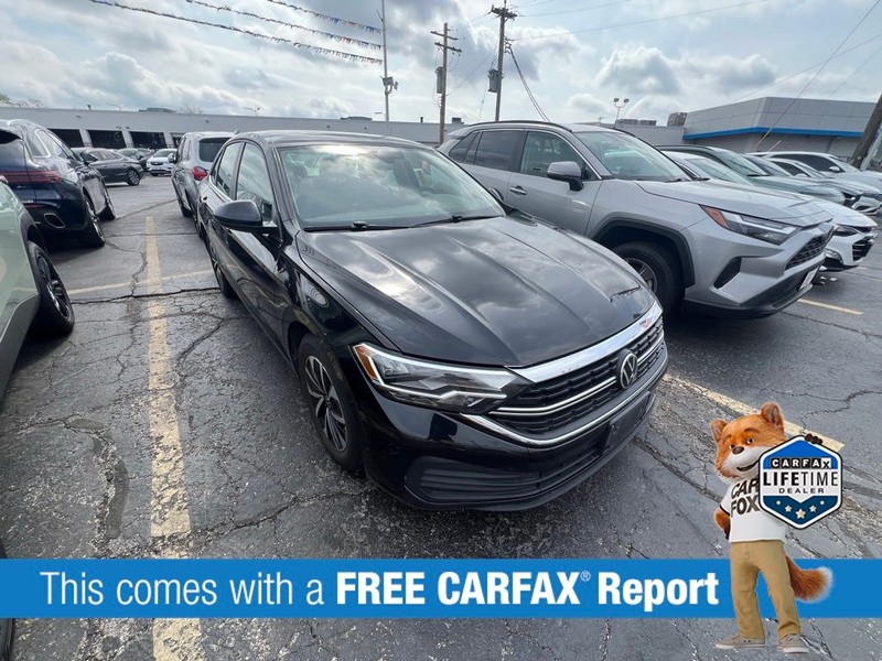 Volkswagen Jetta Vehicle Full-screen Gallery Image 3