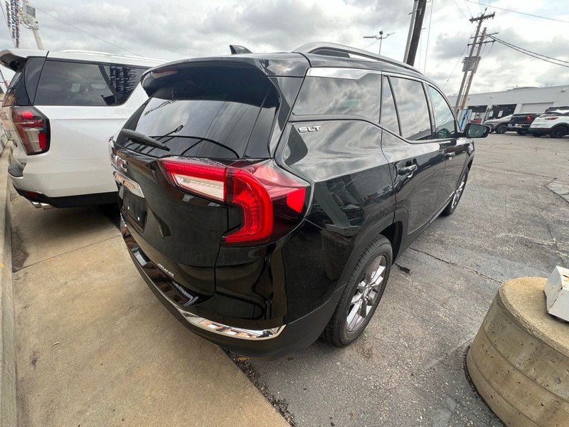 GMC Terrain Vehicle Full-screen Gallery Image 6