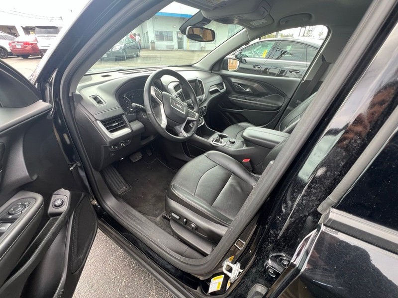 GMC Terrain Vehicle Full-screen Gallery Image 7