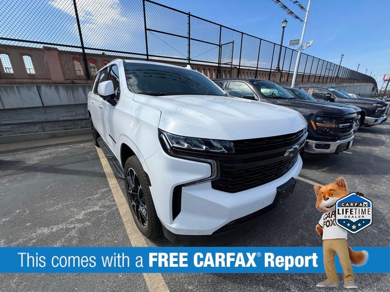 Chevrolet Suburban Vehicle Full-screen Gallery Image 02