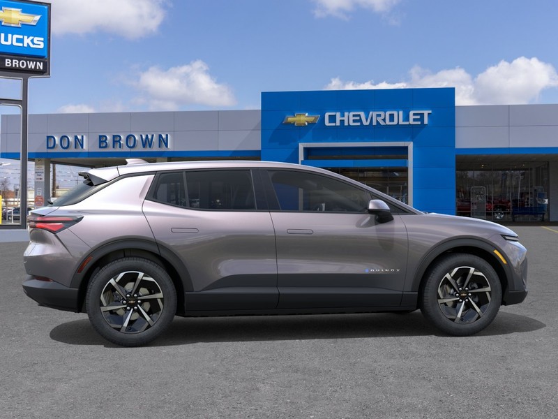 Chevrolet Equinox EV Vehicle Full-screen Gallery Image 5