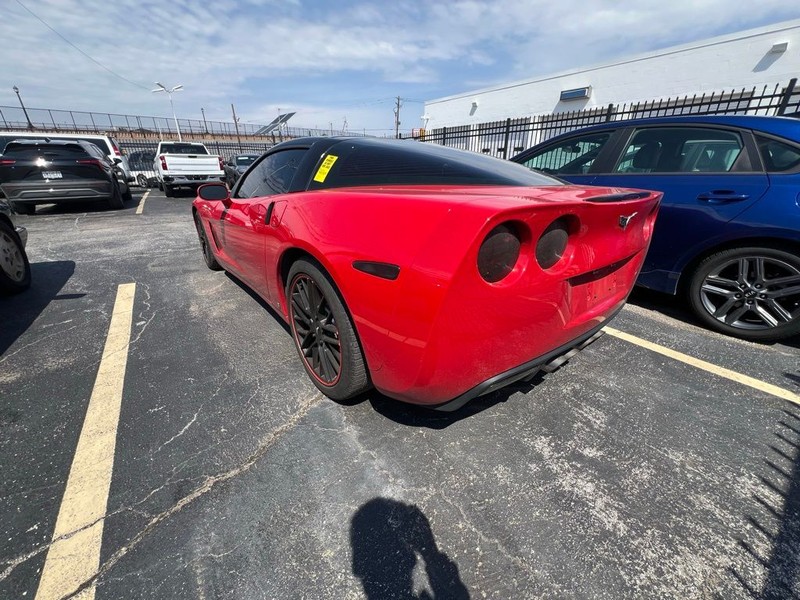 Chevrolet Corvette Vehicle Full-screen Gallery Image 6