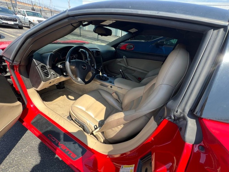 Chevrolet Corvette Vehicle Full-screen Gallery Image 7