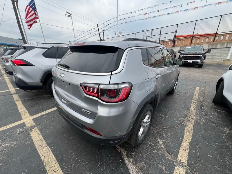 Jeep Compass Vehicle Full-screen Gallery Image 6
