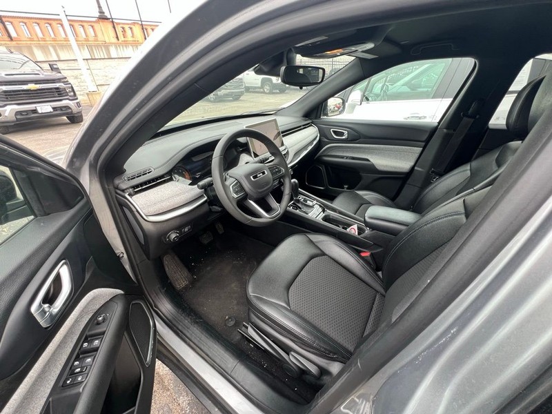 Jeep Compass Vehicle Full-screen Gallery Image 7