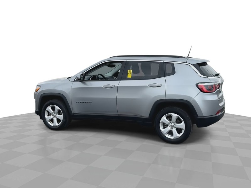 Jeep Compass Vehicle Full-screen Gallery Image 10
