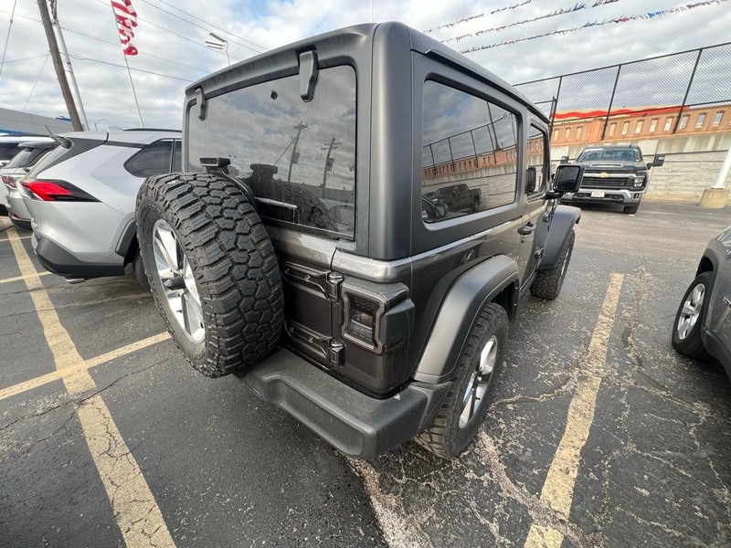 Jeep Wrangler Vehicle Full-screen Gallery Image 4