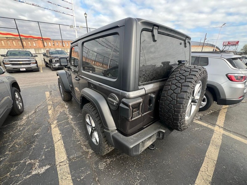 Jeep Wrangler Vehicle Full-screen Gallery Image 6