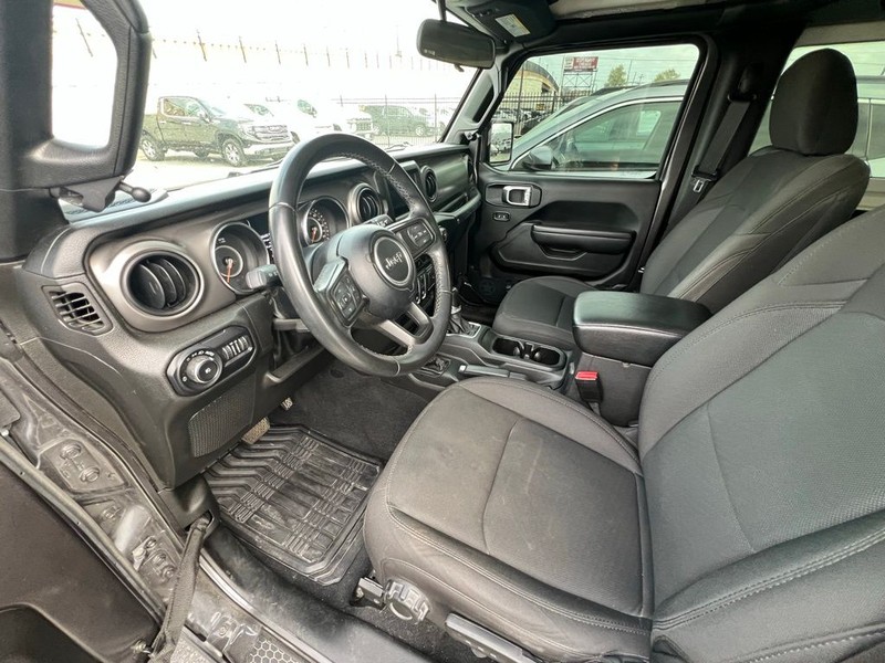 Jeep Wrangler Vehicle Full-screen Gallery Image 7
