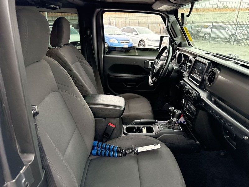Jeep Wrangler Vehicle Full-screen Gallery Image 20