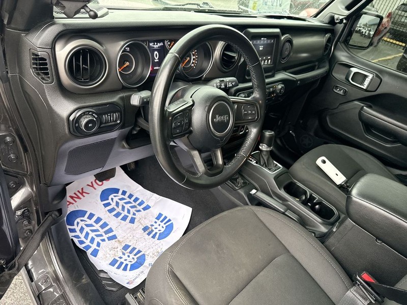 Jeep Wrangler Vehicle Full-screen Gallery Image 23