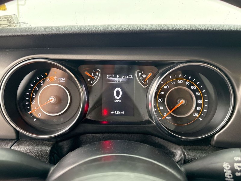 Jeep Wrangler Vehicle Full-screen Gallery Image 24