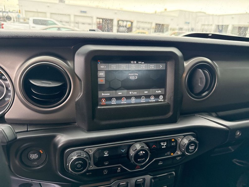 Jeep Wrangler Vehicle Full-screen Gallery Image 27
