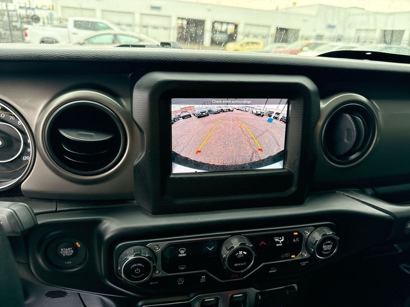 Jeep Wrangler Vehicle Full-screen Gallery Image 28