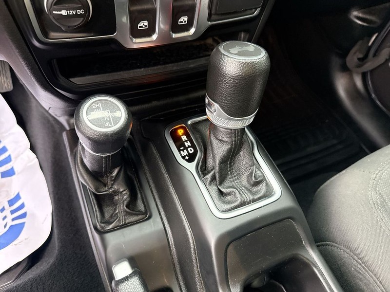 Jeep Wrangler Vehicle Full-screen Gallery Image 29