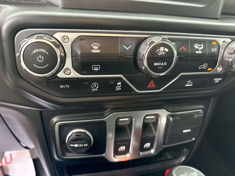 Jeep Wrangler Vehicle Full-screen Gallery Image 31