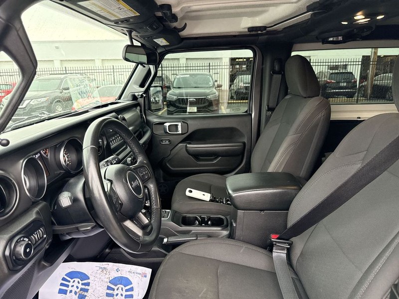 Jeep Wrangler Vehicle Full-screen Gallery Image 33