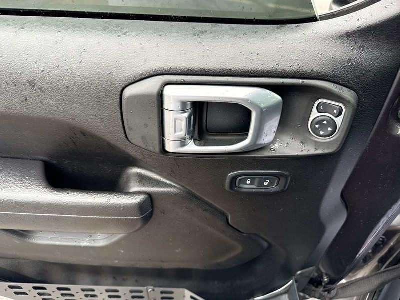 Jeep Wrangler Vehicle Full-screen Gallery Image 34