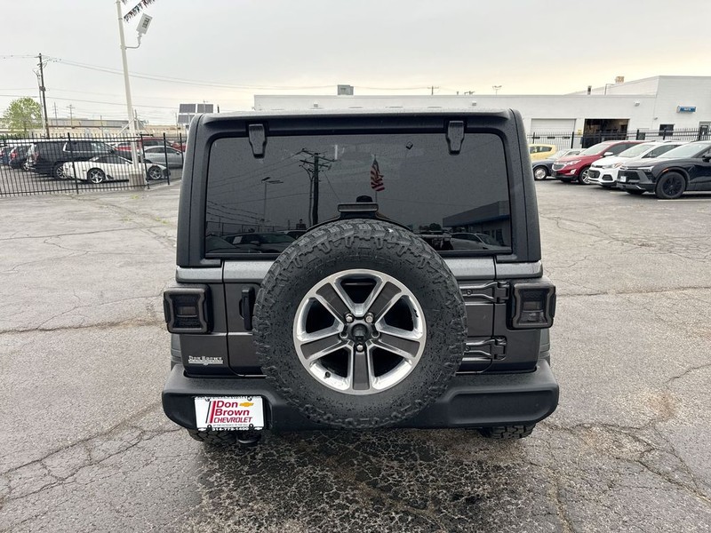 Jeep Wrangler Vehicle Full-screen Gallery Image 36